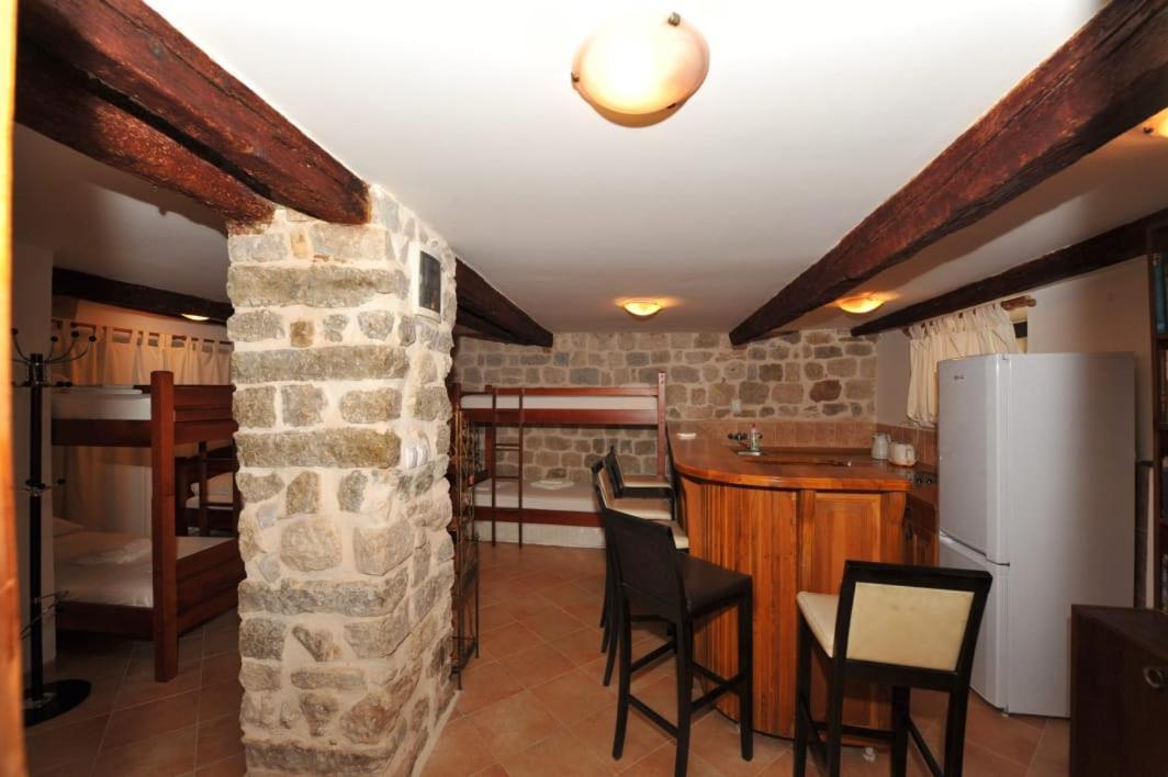 Apartments Monika Old Town كوتور المظهر الخارجي الصورة